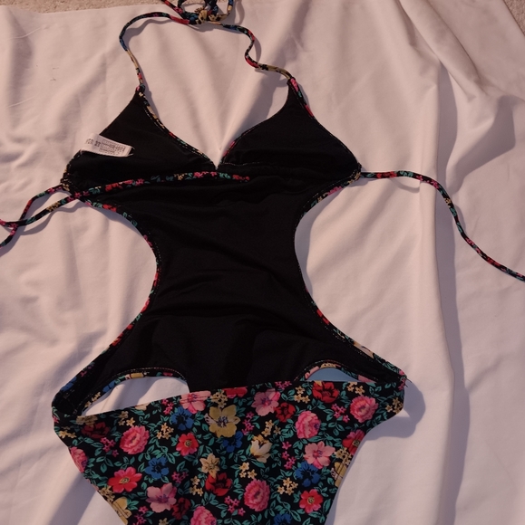 Festival Swim & Top Bundle | Forever 21 Floral Cutout + Aztec Bandeau - Picture 10 of 16
